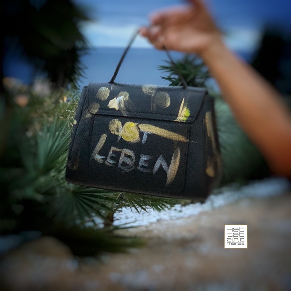 handbag objects -Liebe = Leben